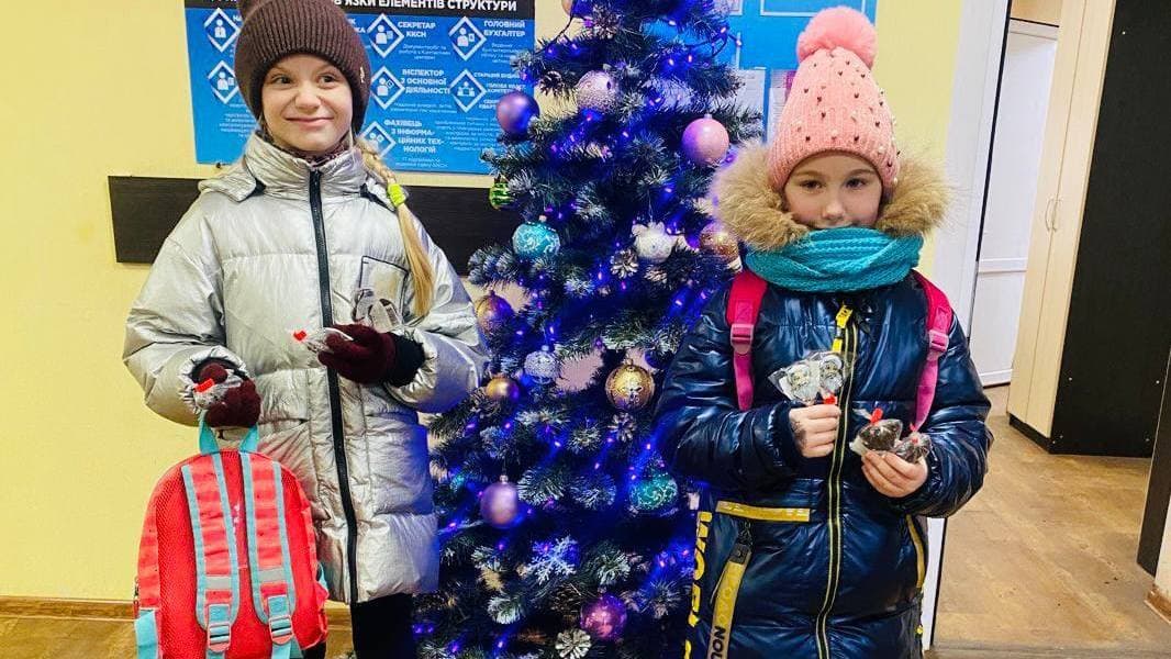 У Покровську діти отримали новорічні подарунки від блогодійників