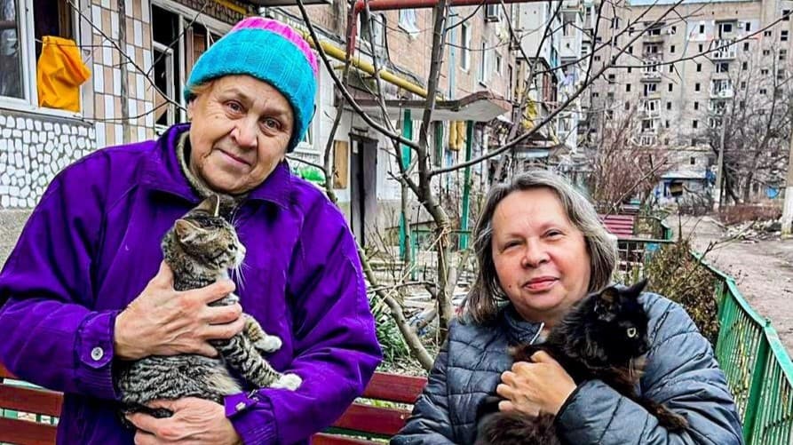 В Авдіївку поліція передала корм для тварин