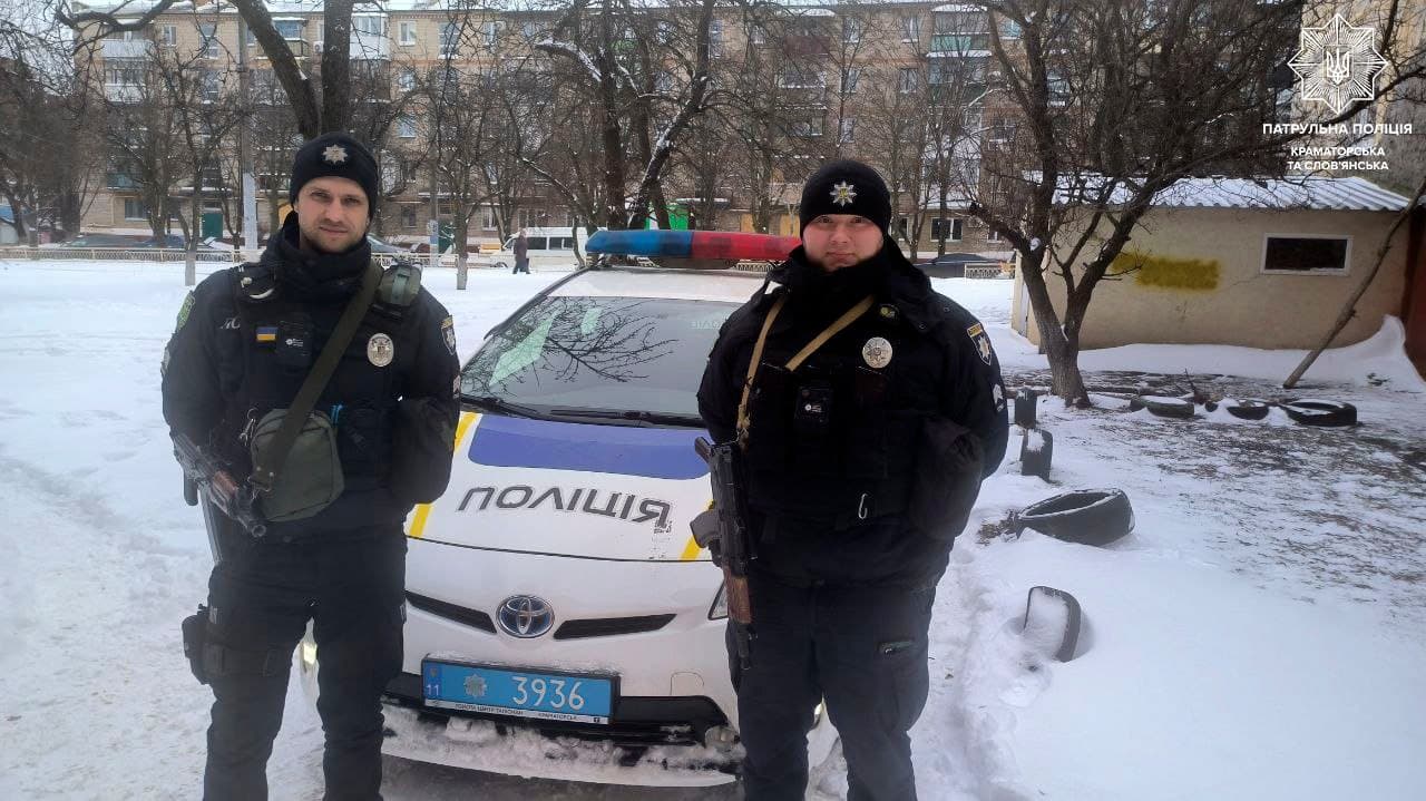 У Краматорську поліцейські виявили та допомогли загасити пожежу (відео)