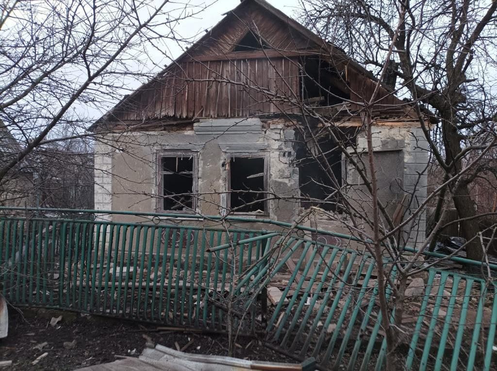 Внаслідок ворожого обстрілу Курахового 1 людина загинула і 1 — поранено