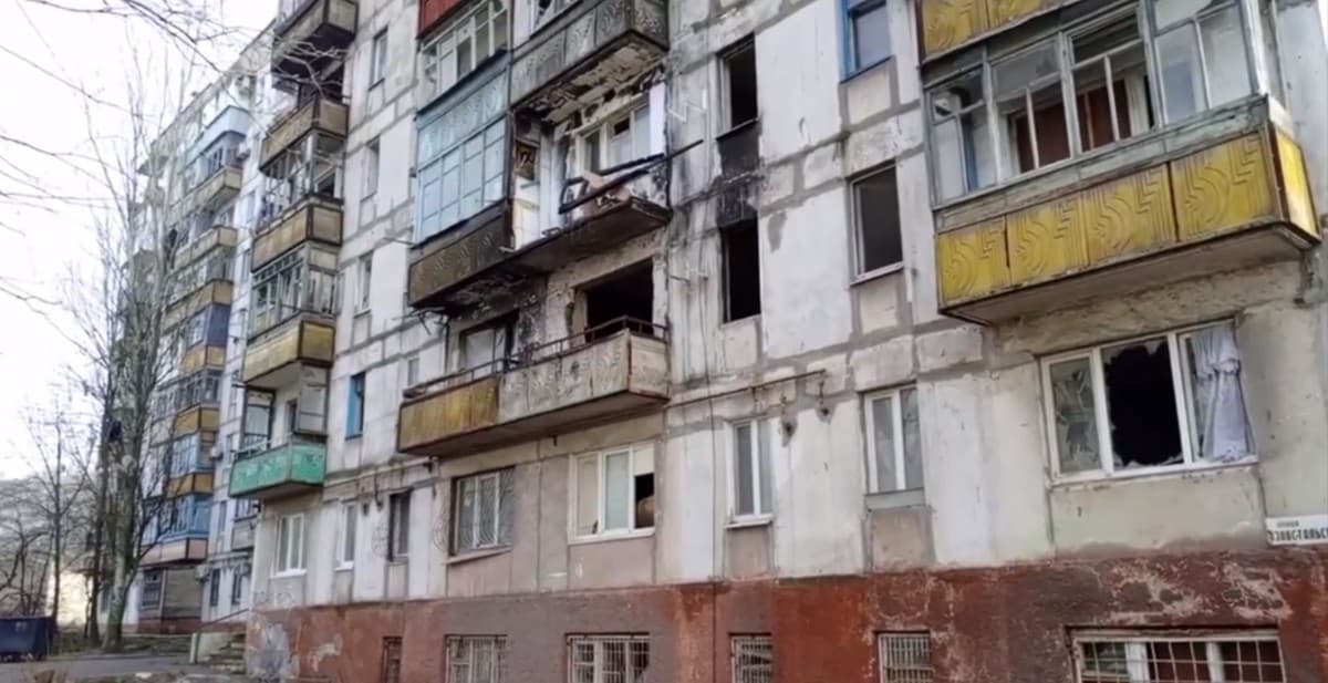 Міськрада показала зруйновані будинки у Лівобережному районі окупованого Маріуполя (відео)