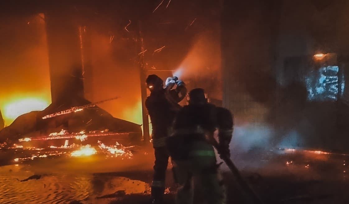 Пожежу у Покровську, спричинену російським обстрілом, ліквідовували близько трьох годин, — ДСНС
