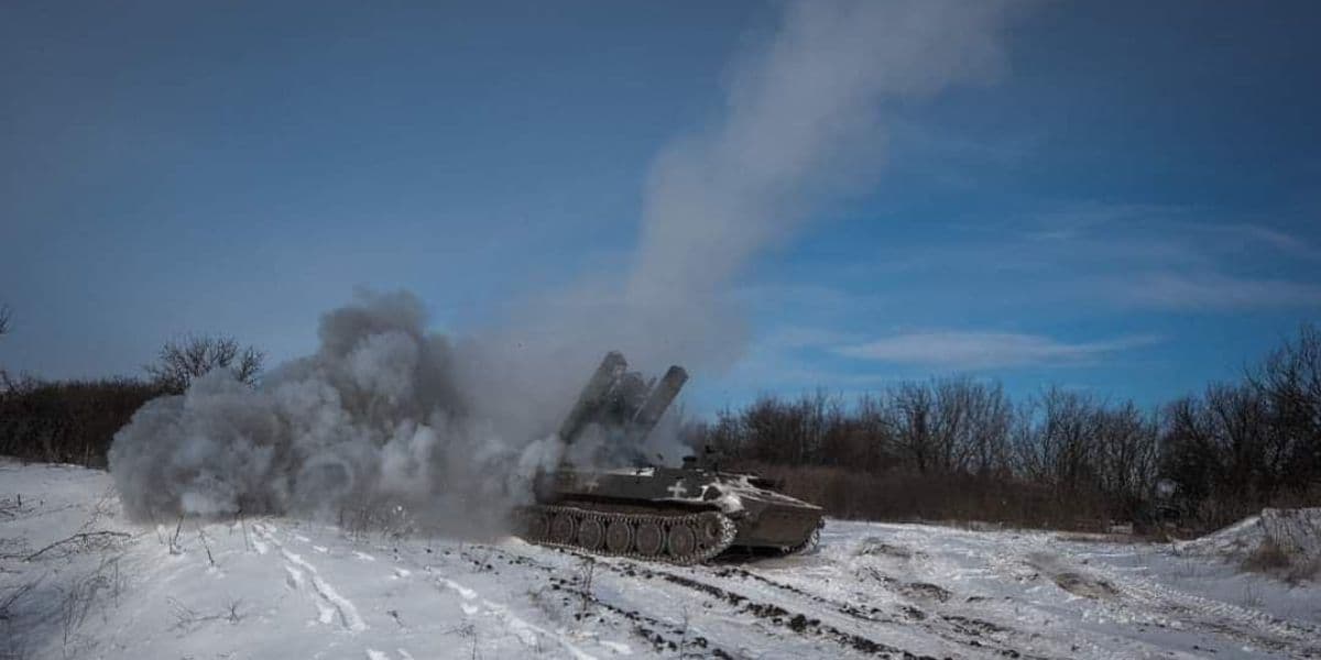 броня стріляє