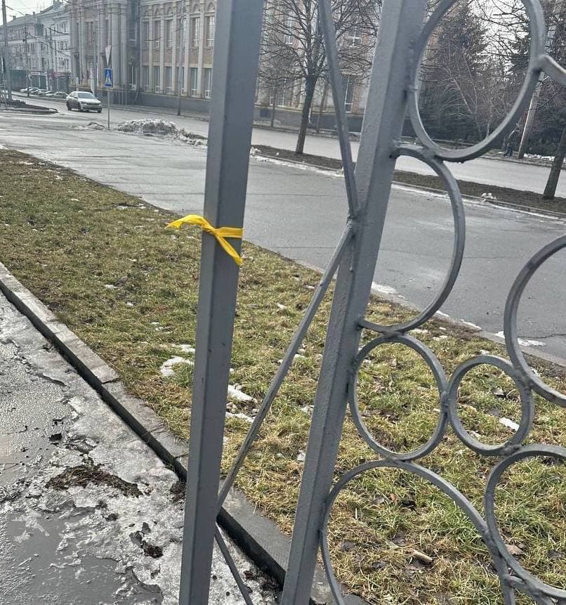 жовта стрічка 2