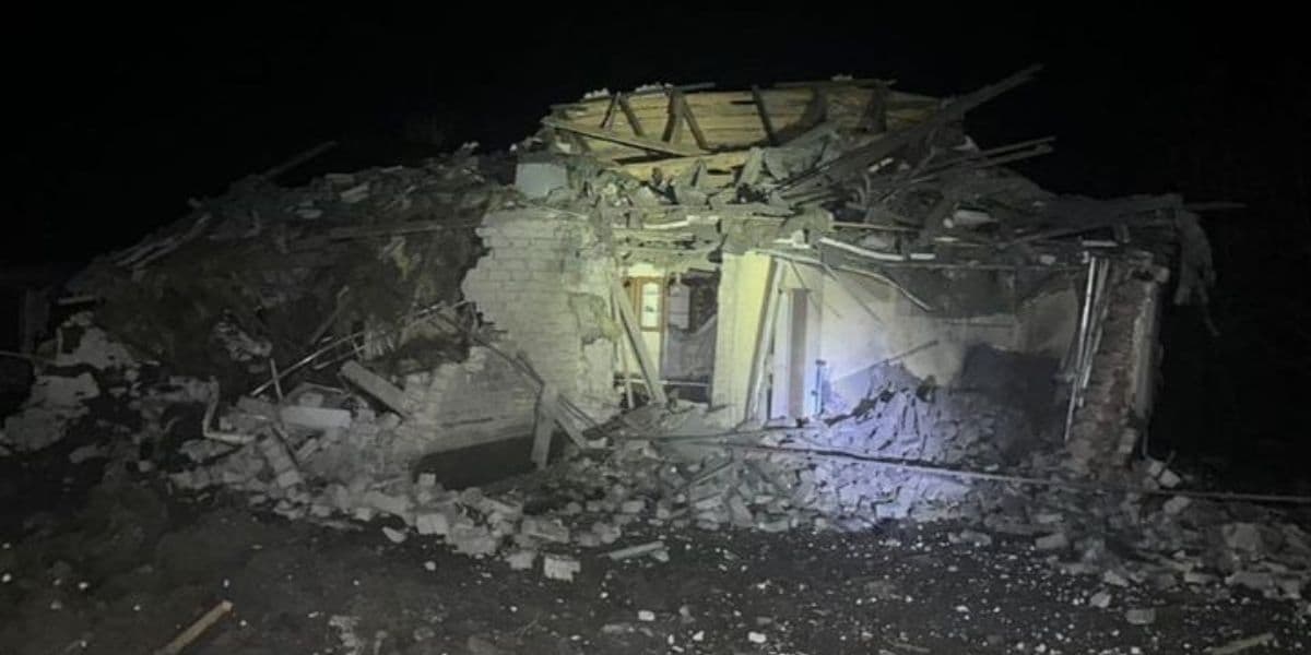 зруйнований будинок