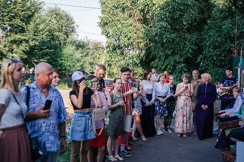 двері та вивіски