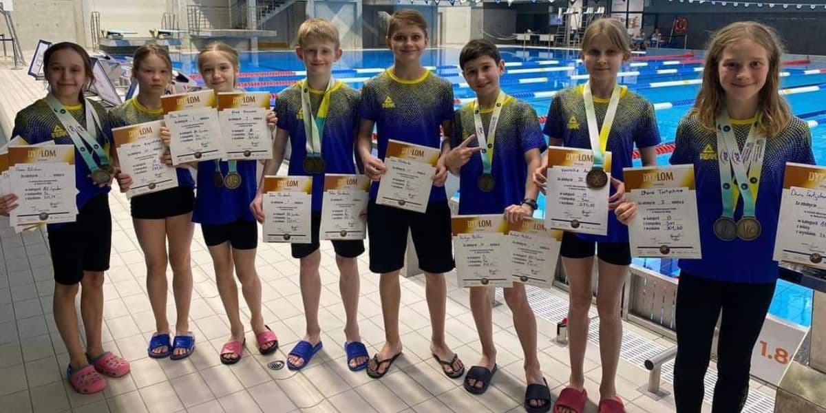 Юна спортсменка з Луганщини виборола вже другу золоту нагороду на відкритому чемпіонаті Польщі зі стрибків у воду