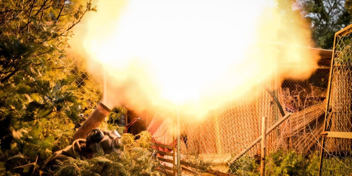 міномет стріялє