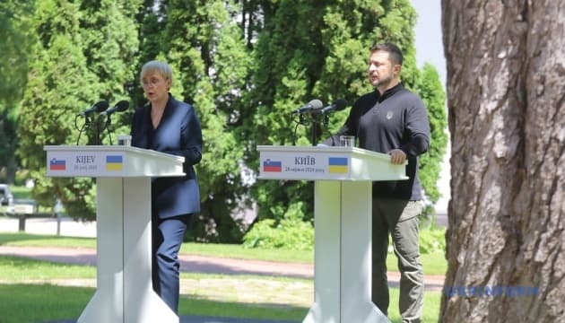 Словенія, Україна
