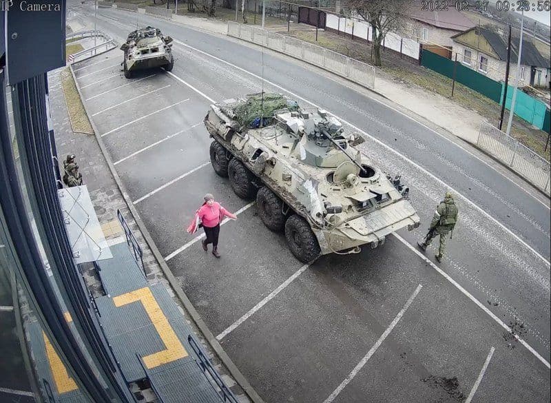 Наталя йде голіруч зупиняти російських загарбників