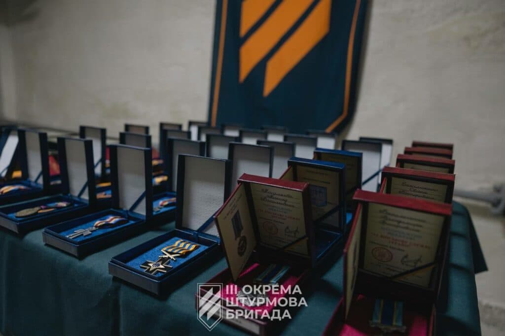 Оборонці Донеччини з 3 ОШБр отримали державні нагороди: фото