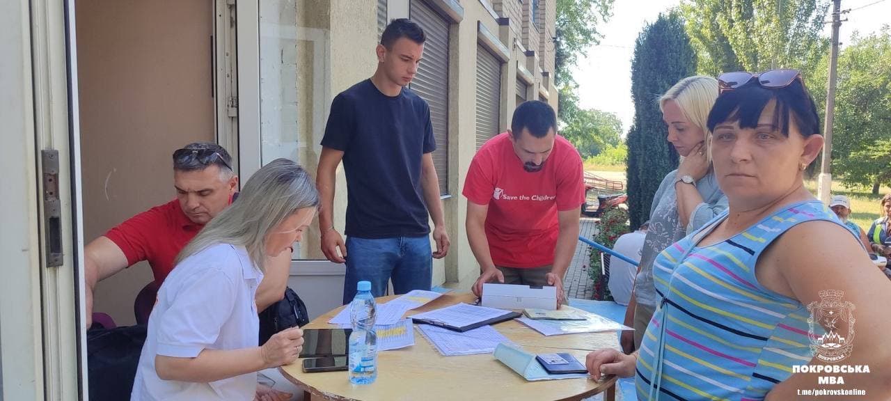 Набори допомоги отримали родини з дітьми у Покровську (фото)