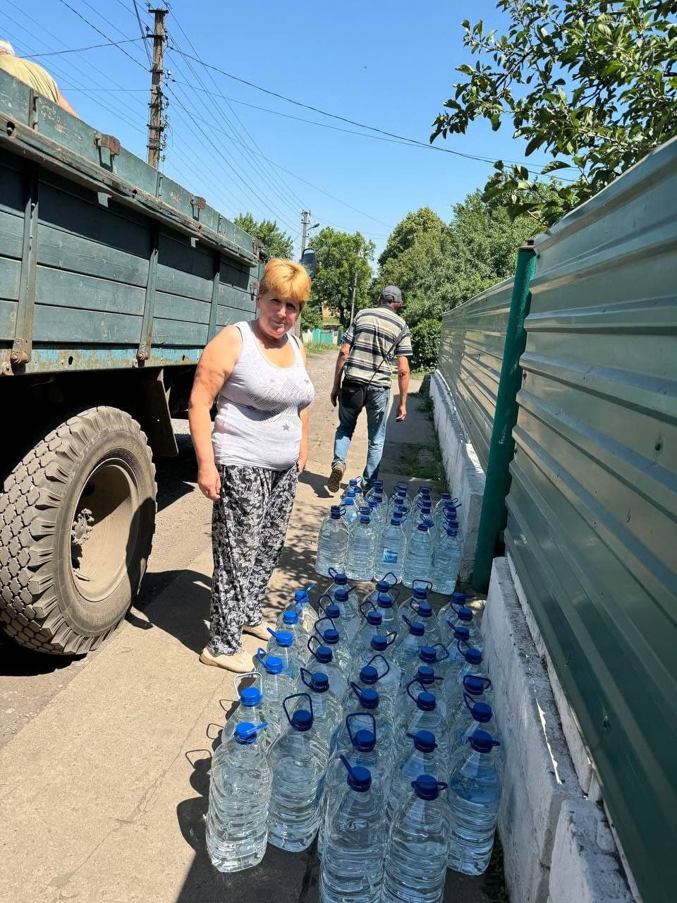 "Карітас Маріуполь" доставляє питну воду жителям Селидівської громади (фото)