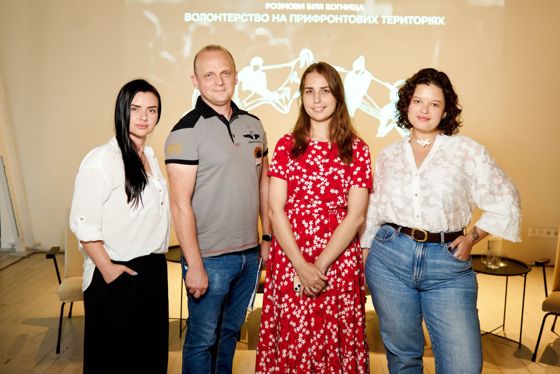 Що надихає найбільше в роботі волонтерів: відповідь знайшли на вечорі сторітелінгу The Tellers Night #5