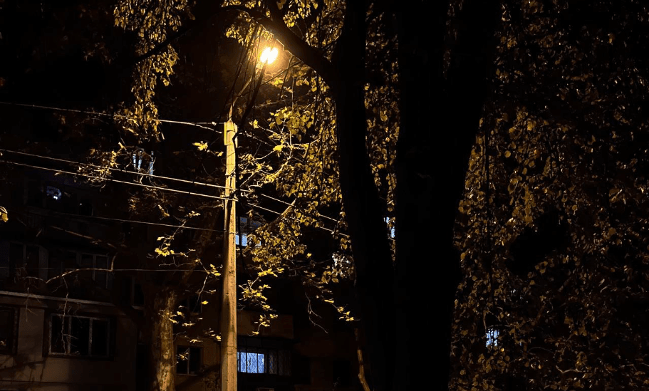 У Краматорську відновлюється робота вуличного освітлення у вечірній час