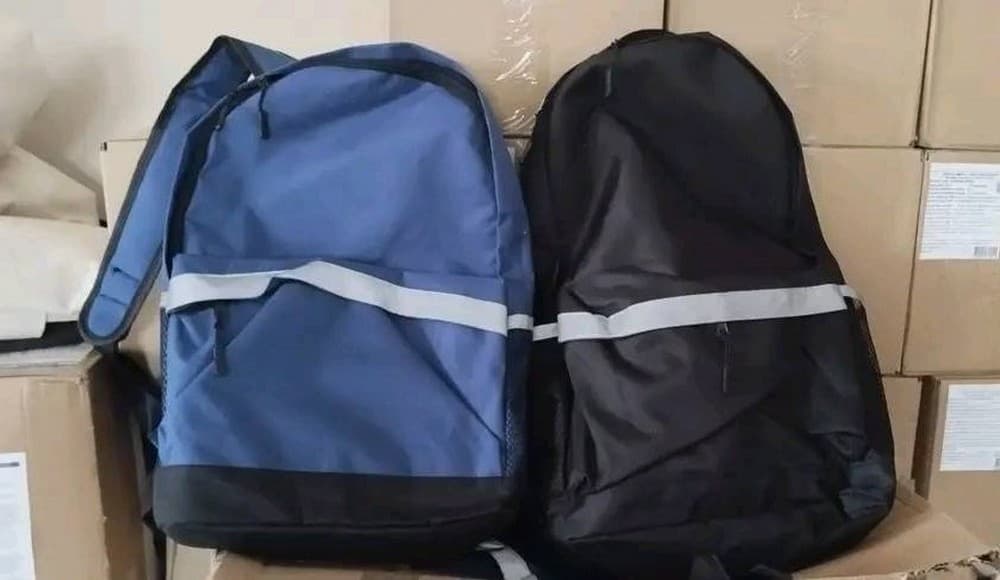 У хабі в Броварах Save the children дітям ВПО до 14 років видають рюкзаки та шкільне приладдя