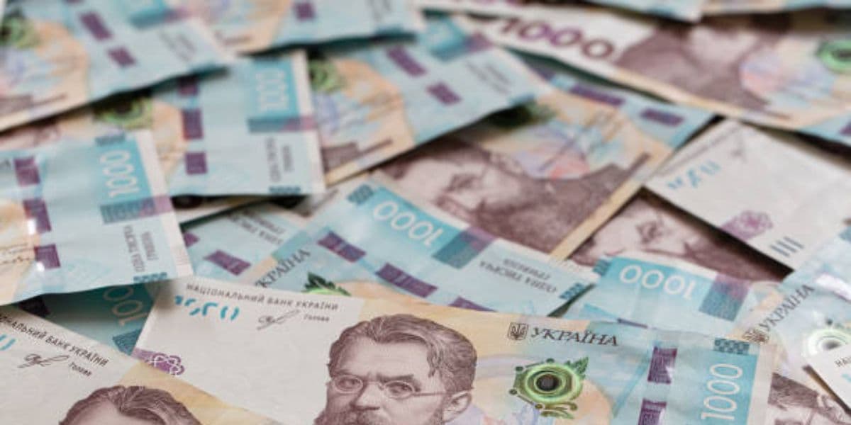 гривні по 1 000