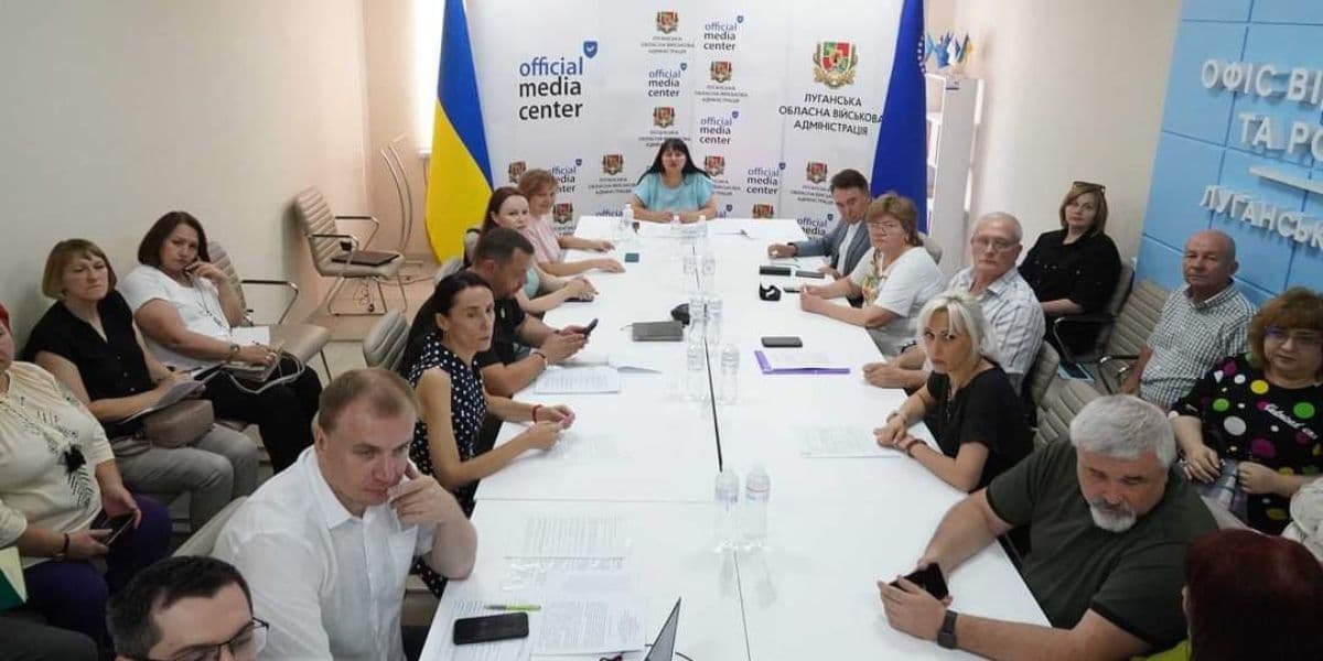педконференція