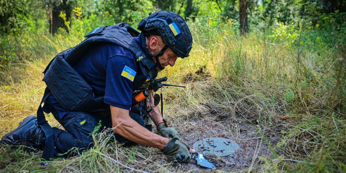 сапер дснс із міною