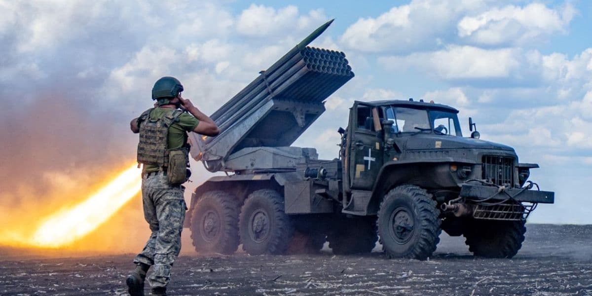 стріляє град 56 ОМПБр