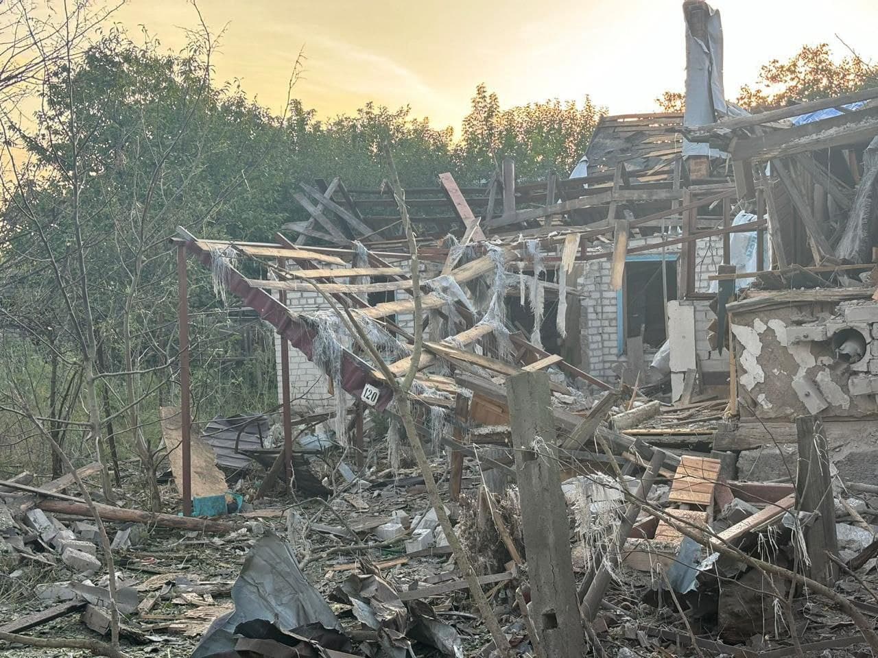 зруйнований будинок