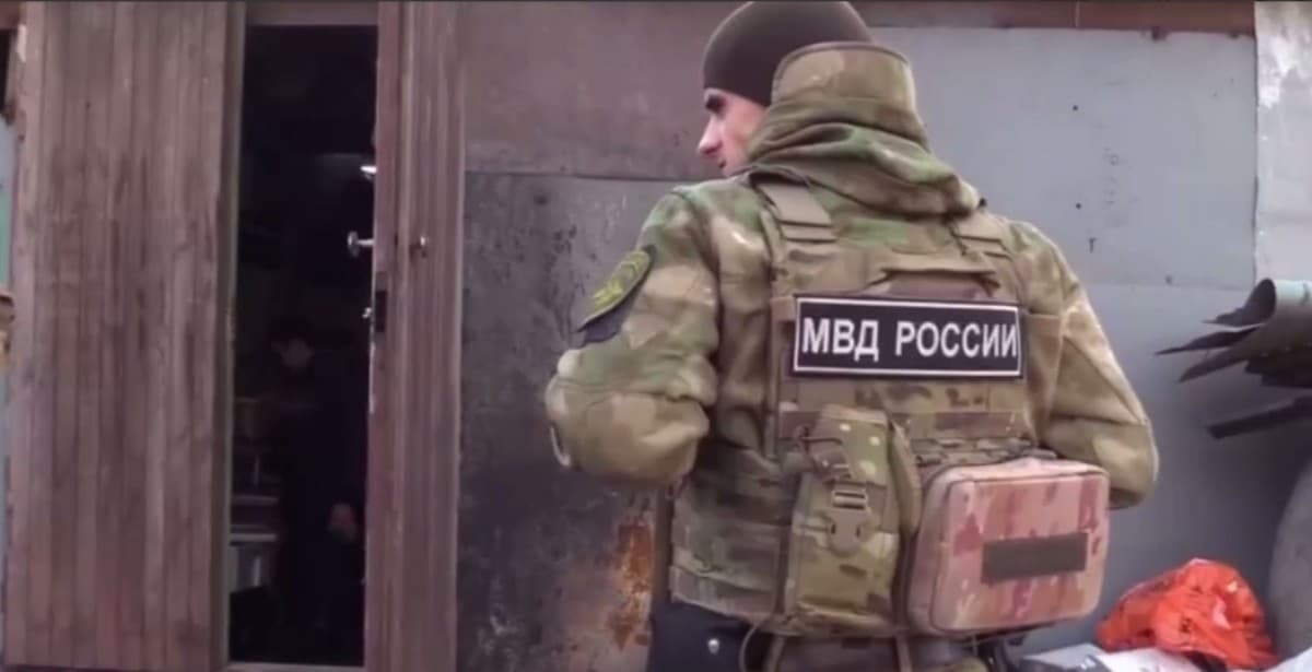 Загарбники знову проводять зачистки в Маріуполі (відео)