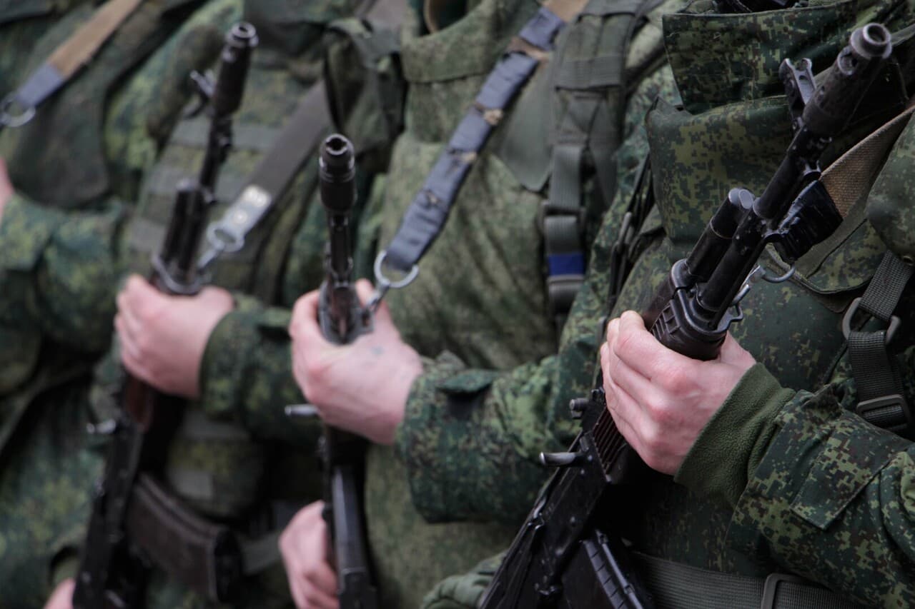 російські військові