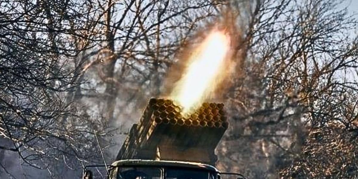 стріляє град