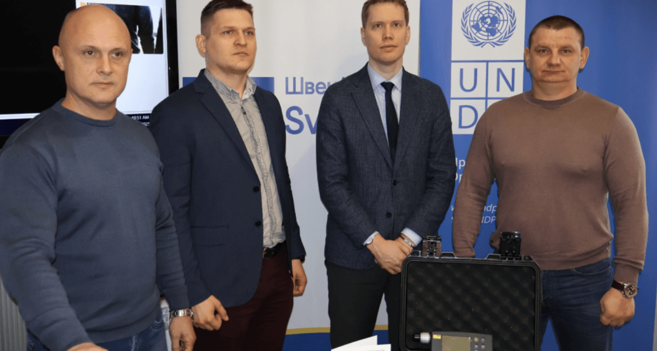 За підтримки Програми розвитку ООН та уряду Швеції українські військові екологи отримали спорядження для робіт на землях, де йшли бої