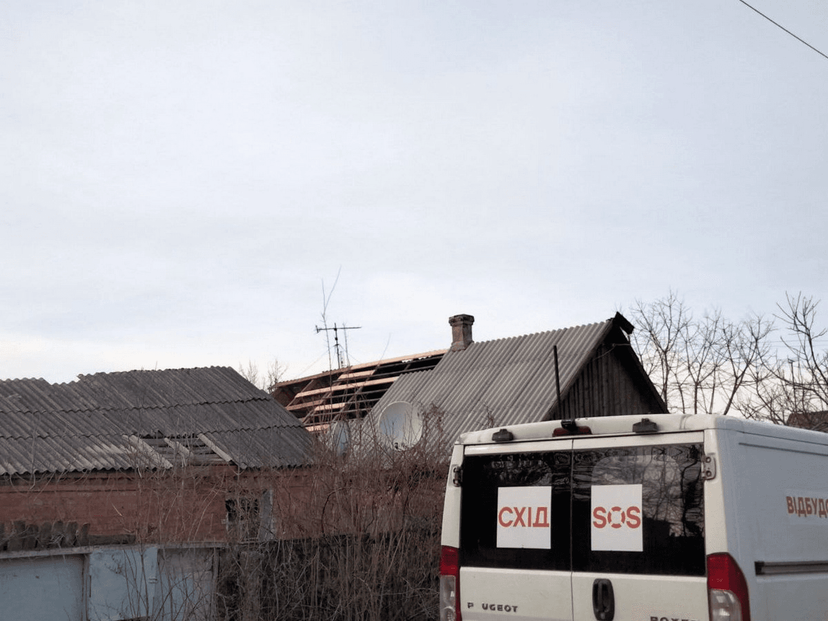 "Схід СОС" продовжує допомагати відновлювати житло у Дружківці