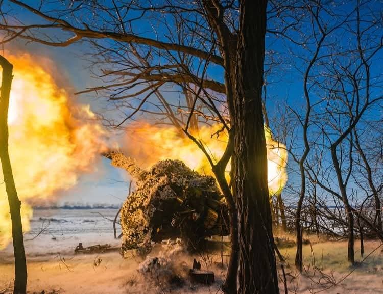 стріяє гармата