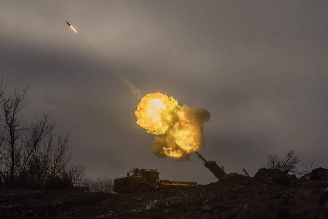 стріляє сау