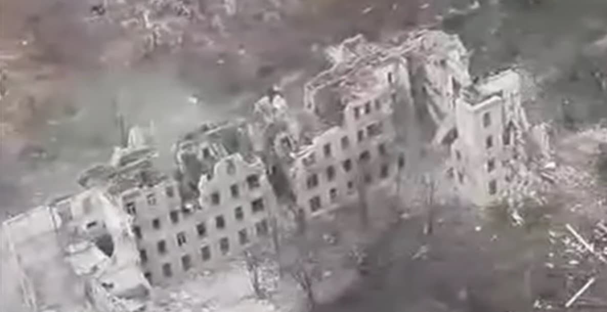 будинок у часовому яру