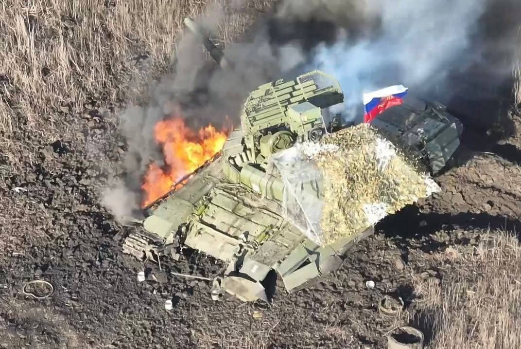горить російський танк