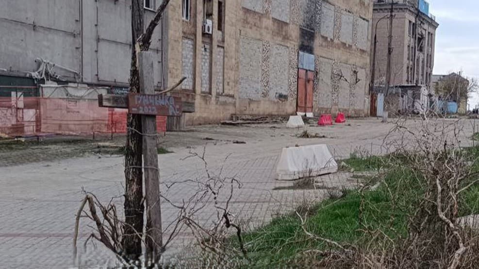 могила у маріуполі