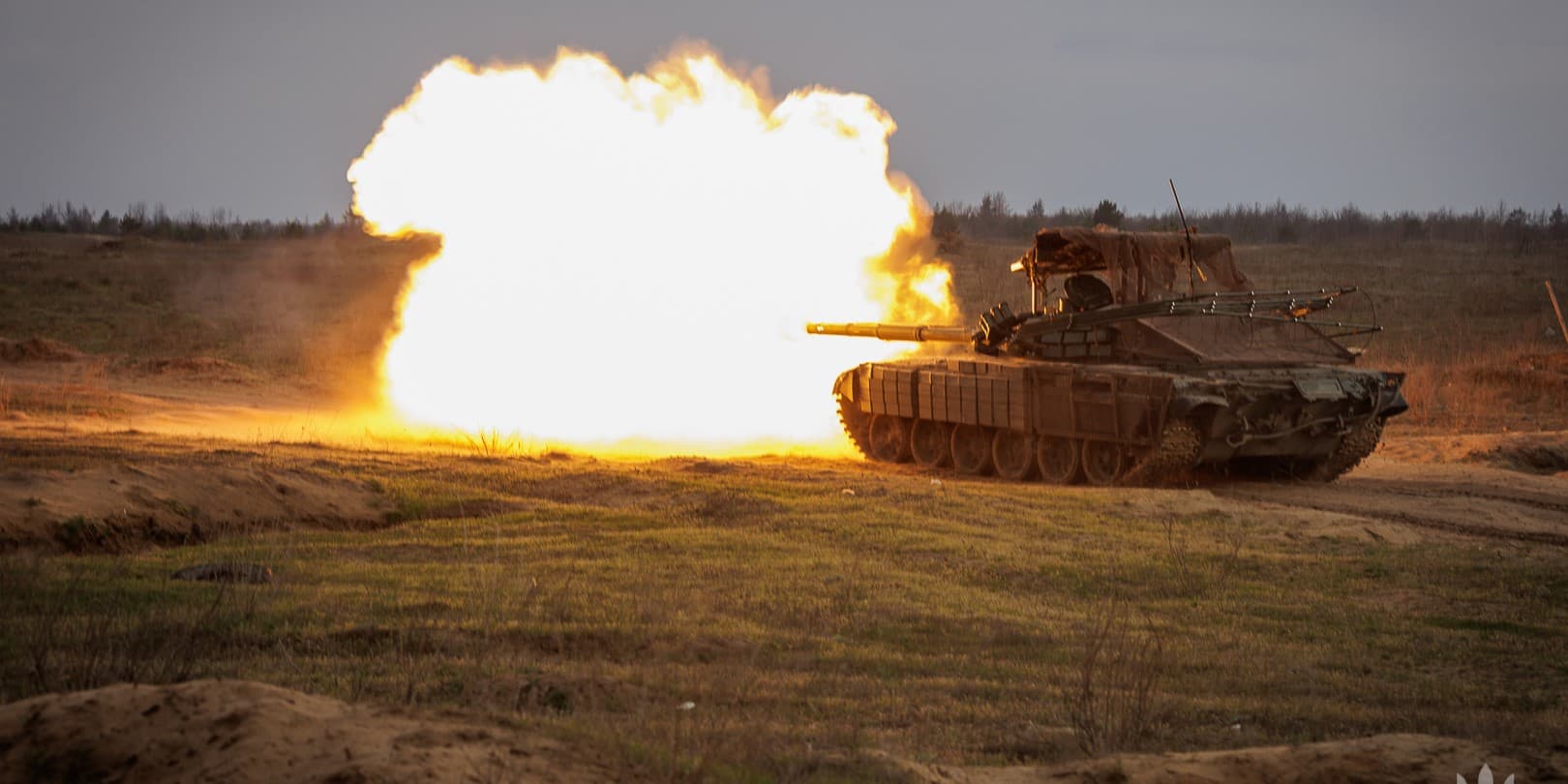 стріляє танк 38 обрмп