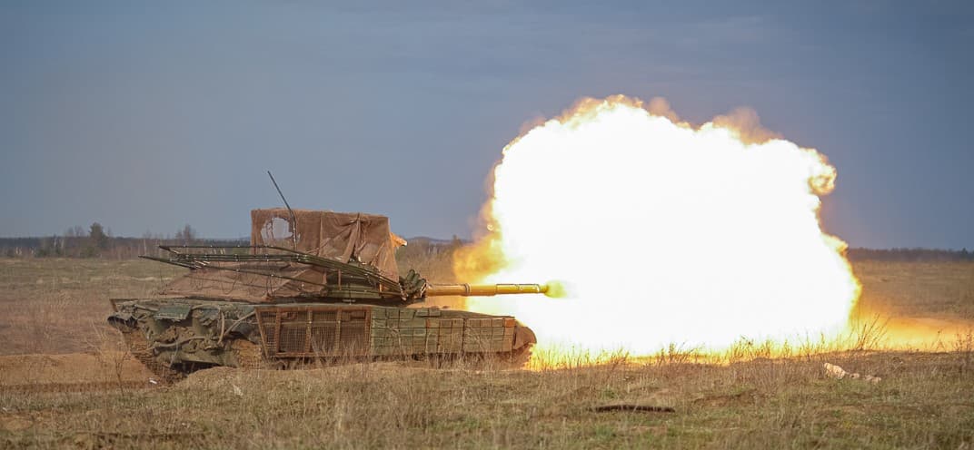 стріляє танк 38 обрмп