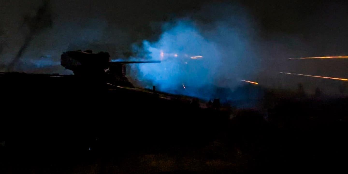 стрліяє бмп 36 обрмп