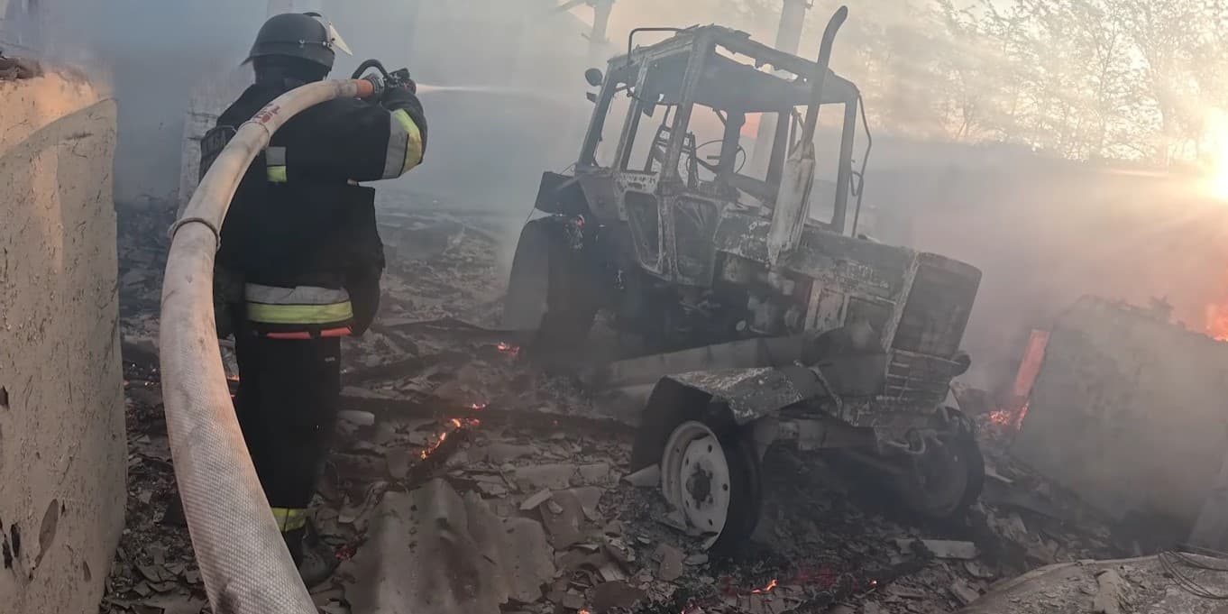 згорілий трактор