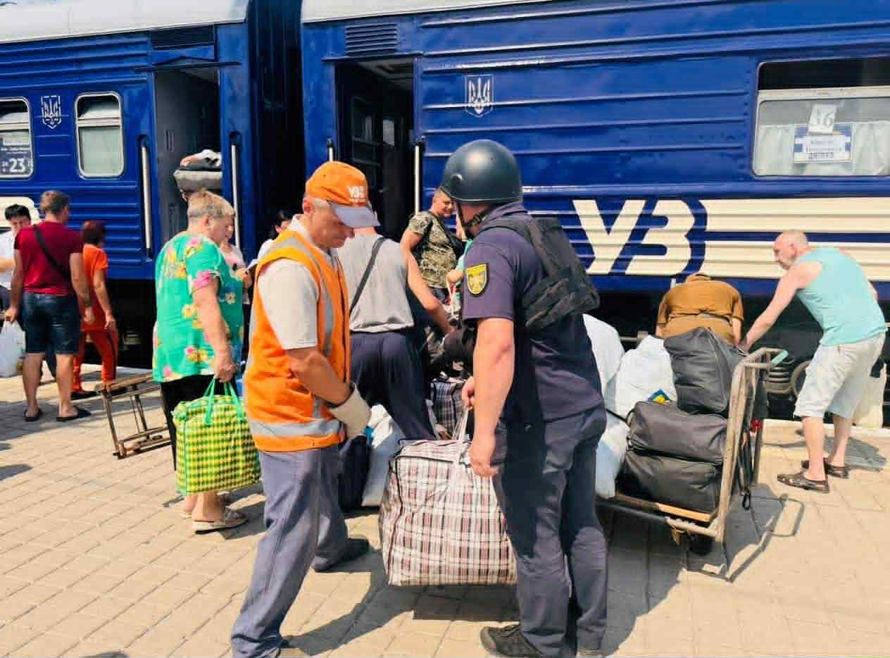 Евакуація на Донеччині потягом. Фото зі сторінки в Фейсбук Покровської МВА