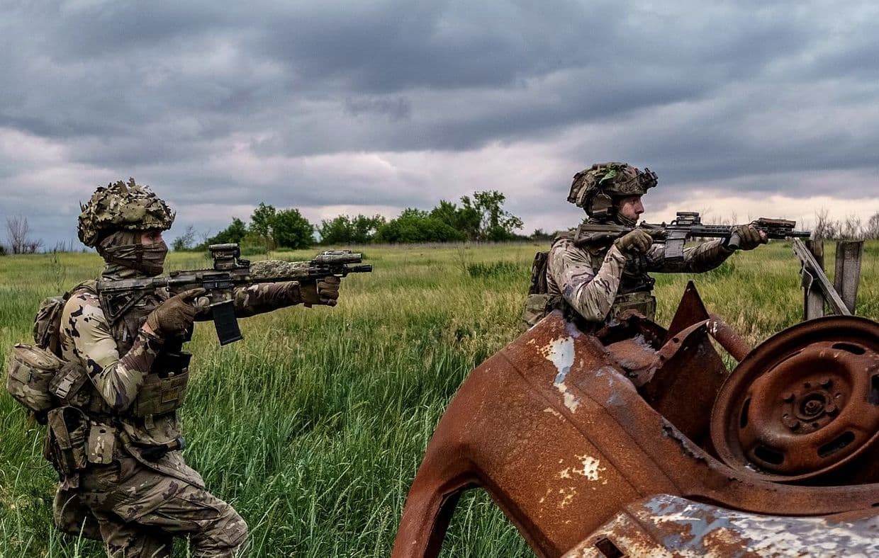 На Добропільському і Покровському напрямках "Азов" проводить зачистку ворожих російських груп