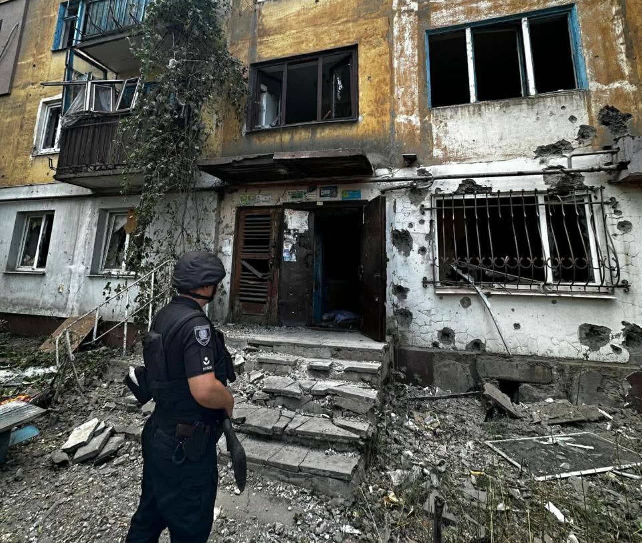 <em>Фото: главы Донецкой ОВА с Фейсбук. По меньшей мере три человека погибли и 4 ранены в результате ударов по Константиновке</em>