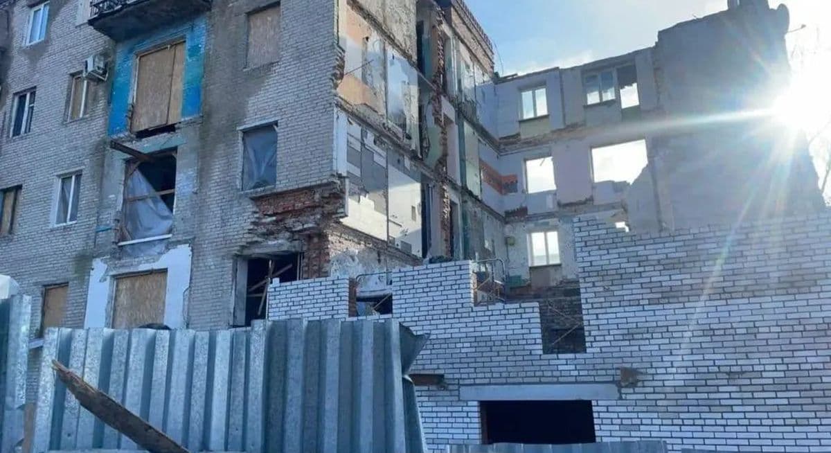 <em>Обложка: Восточный Вариант</em>