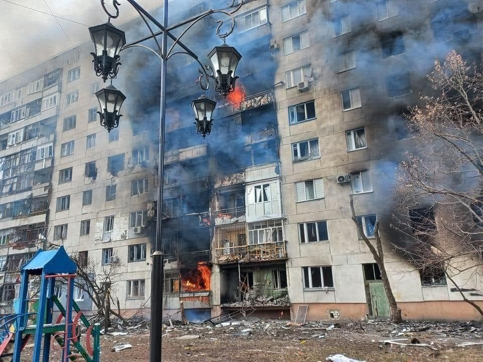 Арівні фото, наслідки ворожого обстрілу у Лисичанську на Луганщині. Фото: ДСНС