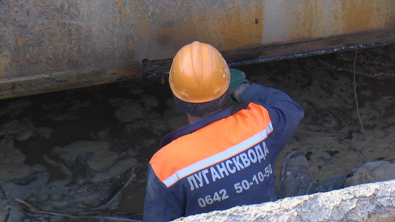 <em>Фото: lugvoda.com. Невізанана «лнр» страждає від нестачі води і величезних втрат у міських мережах.</em>