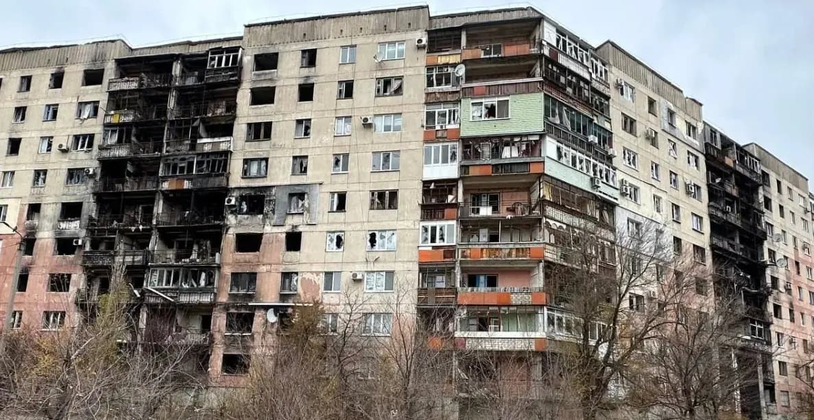 <em>У Сіверськодонецьку "будівельні організації" намагаються перекинути відповідальність за неякісні ремонти. Фото: Трибун</em>