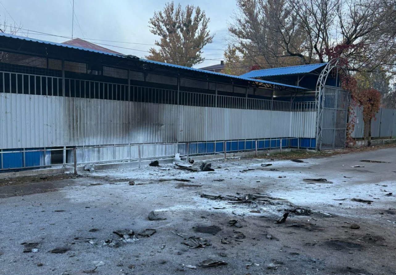 Враг обстрелял Славянск в районе центрального рынка: поврежден детский сад