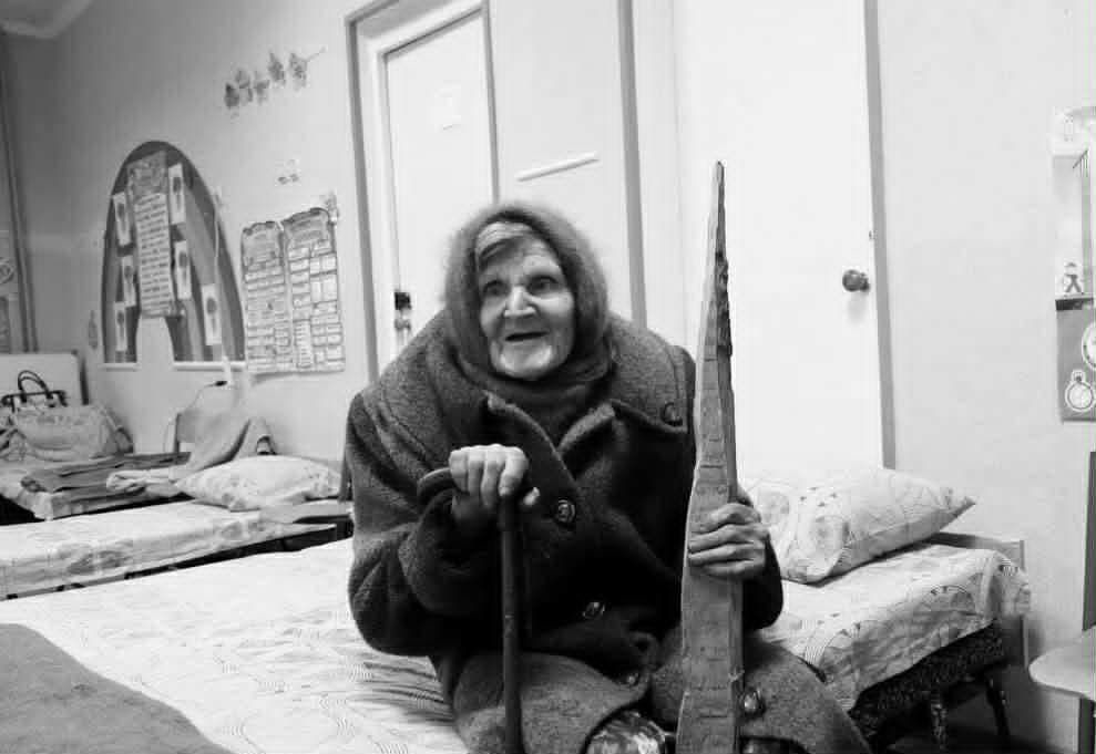 Померла жінка, яка у 98 років пройшла близько десяти кілометрів пішки з частково окупованого селища на Донеччині