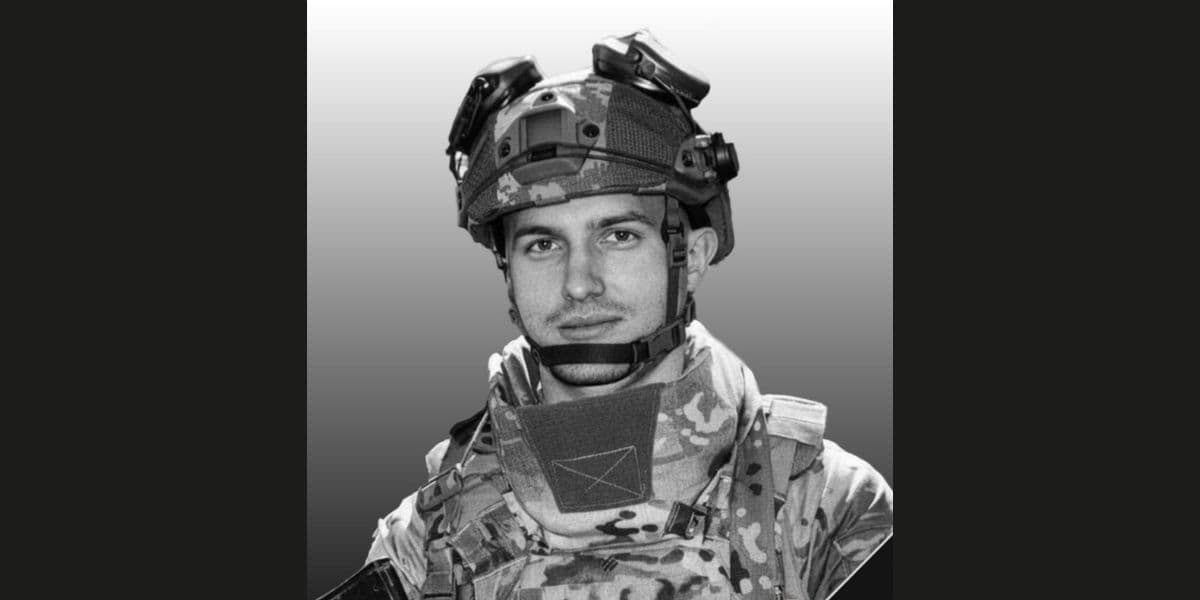 У Полтаві поховали загиблого на війні 23-річного кулеметника Андрія Сіробабу зі Слов'янська