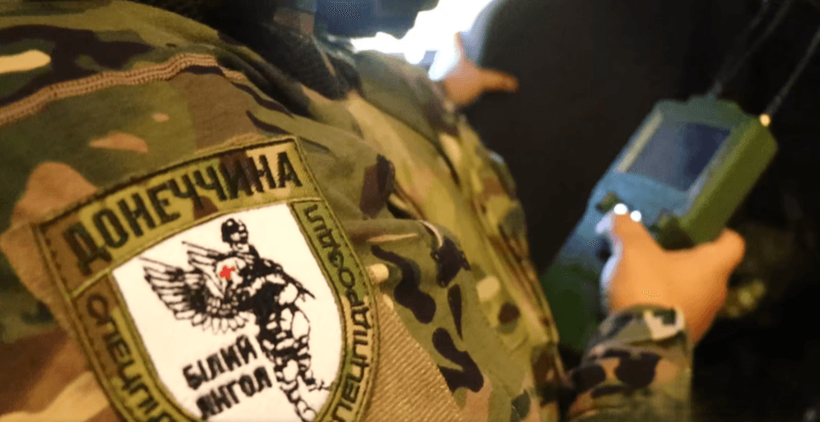 <em>Шеврон поліційних евакуаторів "Білий янгол". Фото: НПУ</em>